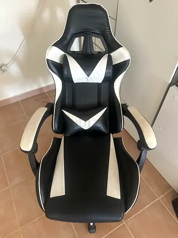 Black and white gaming/office swivel chair with armrests - good condition