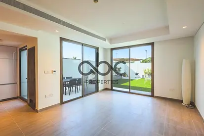 Luxury TH 2BR + Maid | Single Row | Near Corner