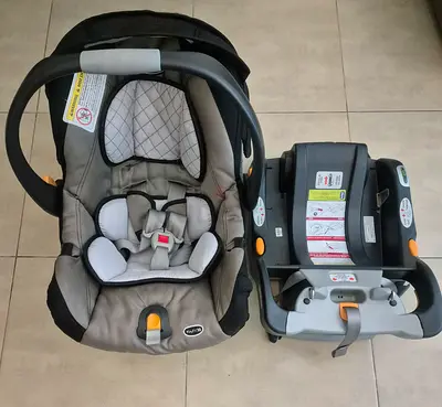 Baby car seat with ISOFIX base - infant carrier (good used condition)