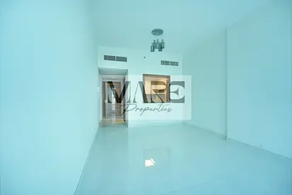 Vacant | Brand New | Closed Kitchen