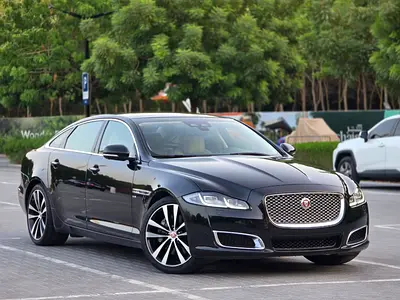 Jaguar XJ 50 / 2019 V6 3.0L GCC Specs | Orginal paint | Accidrnt free | 2Keys | Perfect condition