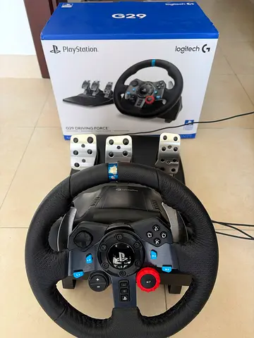 Logitech G29 Racing Wheel with Pedals (PlayStation/PC Compatible) - perfect Condition
