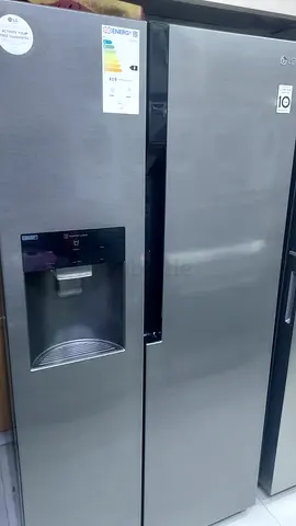 For sale LG side bye side fridge water dispenser ice maker almost new condition