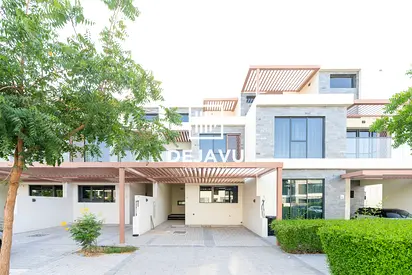Single Row 5BR + Maid | Overlooking Trump Estate