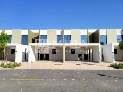 Spacious 3 BR Townhouse for Rent in La Rosa 6