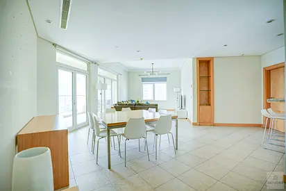 Elegant 3BR Apartment | Palm Jumeirah | Road View | 2,256 Sq. Ft.