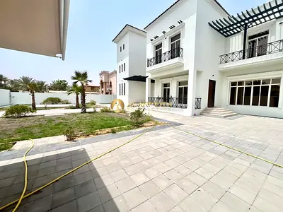 WELL KEPT BIG 5-BR I POOL GARDEN MAIDS DRIVER RM