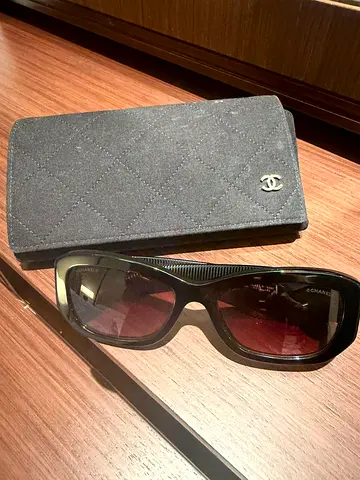 Chanel black sunglasses with quilted case - preowned
