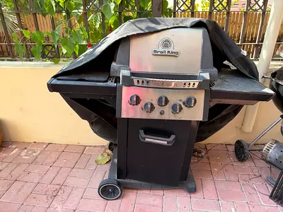 Broil King Monarch Gas BBQ Grill with Side Shelves - Used