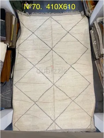 Handwoven Beige Wool Rug with Geometric Diamond Pattern - 410 x 610 cm