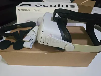 Oculus Quest 2 VR Headset with accessories (excellent condition)