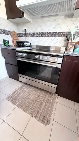 Used free stand Electric Oven 90x60. Fully electric 5 burners (Dubai-family)