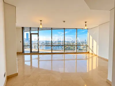 Large Studio I High Floor I Skyline View