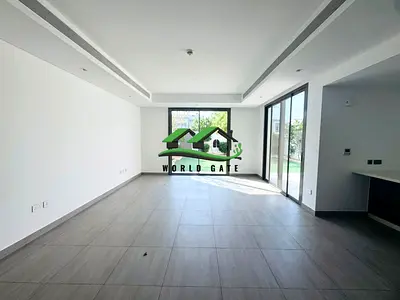 Luxurious 4BR Villa Single Row Street View Vacant Now