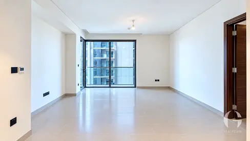 Unfurnished | Bright Unit | Mid Floor | Spacious