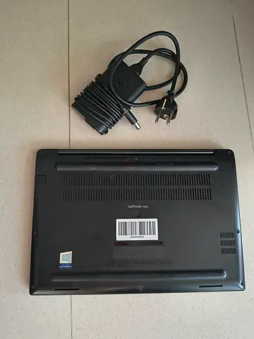 Dell laptop 12.5 inch ultra portable 7290 Intel Core i7, 16GB RAM, 256GB SSD, with original charger