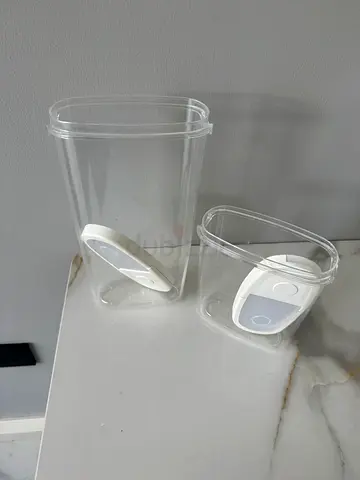 Plastic Kitchen Storage Containers with Lids (2 big and 4 small ones)