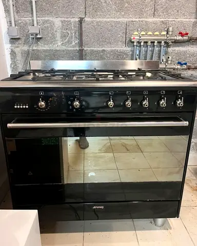 Smeg Black Premium Cooker Top Gas & Electric Oven 90cm