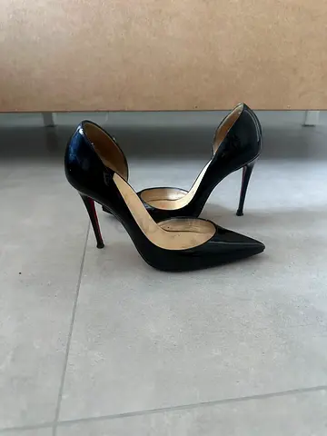 Christian Louboutin - Iriza - Black patent leather high heel pumps, pointed toe (pre-owned)