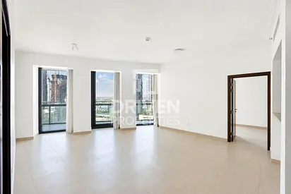 Dubai Mall Access | Sea View | Modern Kitchen