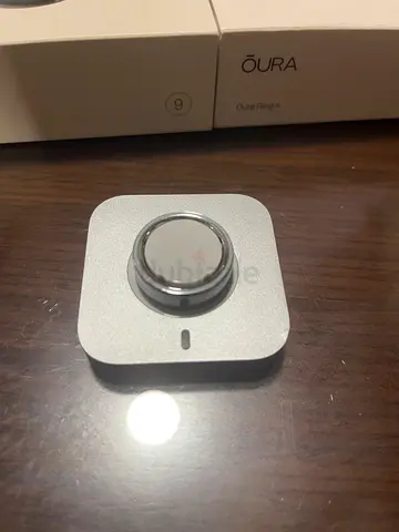 Oura ring 4 with traveling charging box