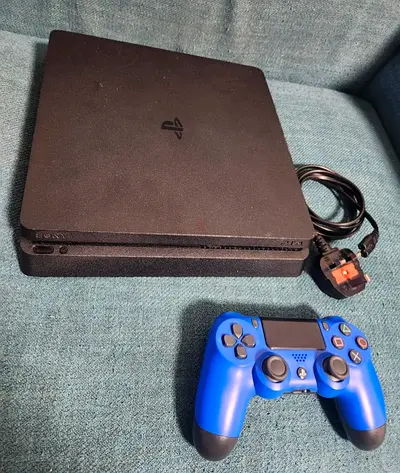 PS4 Slim Disc Edition with controller (Last Price)