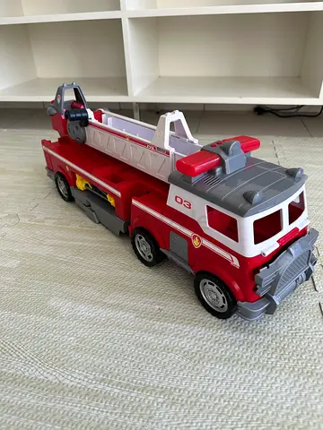 PAW Patrol Ultimate Rescue Fire Truck – Large 63 cm