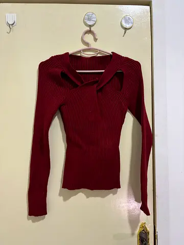 Women's Maroon Ribbed Long-Sleeve Top with Cutout Detail - Size S