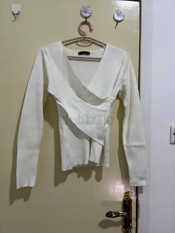 White wrap-style long sleeve knitted top, size small