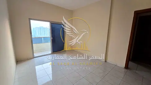 غرفتين وصالة للإيجار في البوطينة الشارقة مع بلكونة وإطلالة مفتوحة ومساحة واسعة وموقع قريب من الخدمات