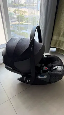 Cybex Cloud-Z iSize Infant Car Seat - Good Condition. Limited edition with a dark flowers design