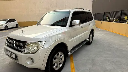 2014 Mitsubishi Pajero GLS Top Line GCC Specs