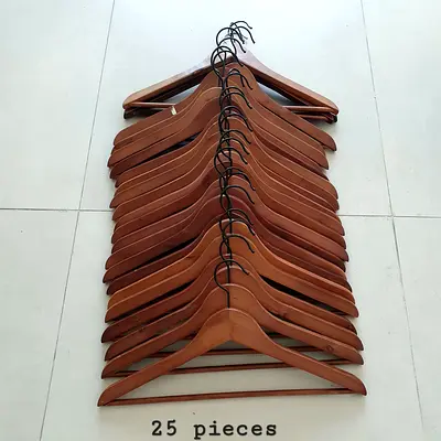 Set of 25 high-quality Wooden Clothes Hangers - Good Condition