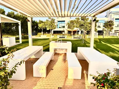 PRIME AREA | CLOSE TO PARK | READY TO MOVE IN