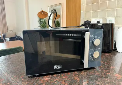 Black+Decker Compact Microwave Oven - Good Working Condition