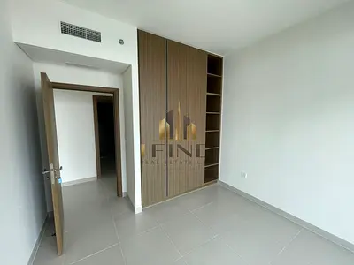 تحفة معمارية على الواجهة المائية | شقة زاوية في طابق مرتفع | جديدة كلياً