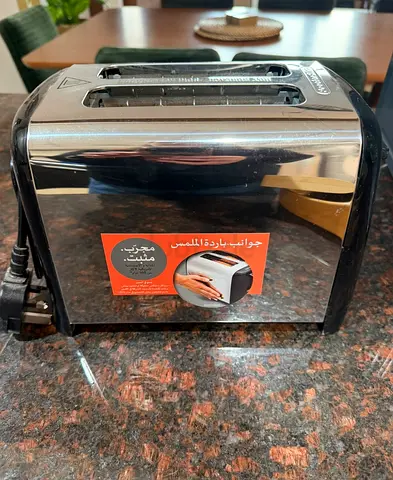 Delonghi 2-Slice Stainless Steel Toaster - Good Working Condition