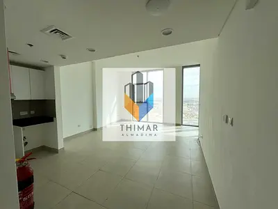 Bright & Spacious | High Floor | Vacant Now