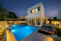Exclusive Masterpiece with Four beds and Study