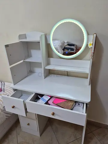 White dressing table / vanity with lighted mirror and storage drawers