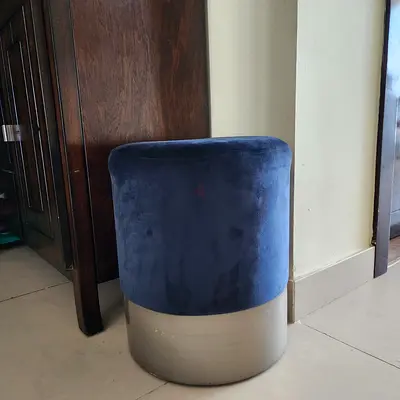 Blue velvet round ottoman/pouf with storage base