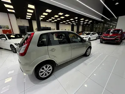 2015 FORD FIGO 照片 4