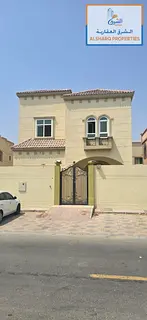 Villa for annual rent in Al Rawda 3, Ajman. Features 5 bedrooms, majlis, hall and kitchen, with a sp
