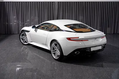 2025 Aston Martin DB12 — фото 5