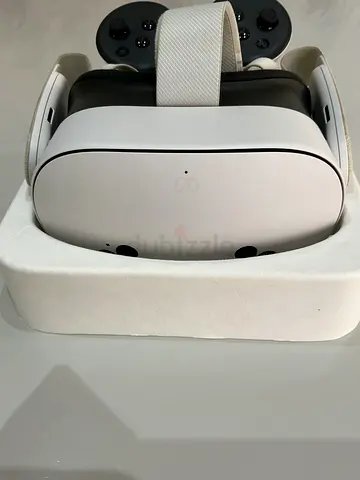 Meta Quest 3s VR Headset (White) with Controllers - Great condition and power lasts 2.5hours. No box
