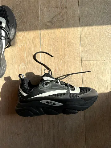 Pair of black Dior B22, size available - never used