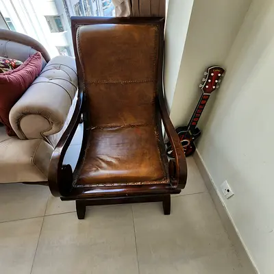 Vintage-style leather lounge chair in solid wood