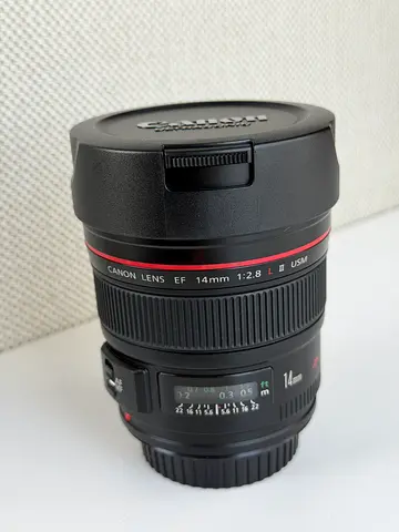 Canon EF 14mm f/2.8L II USM professional ultra-wide-angle L-series lens