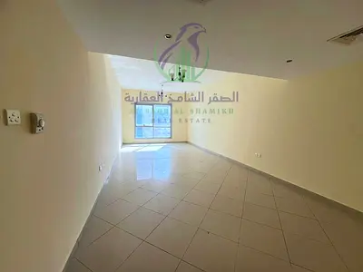 غرفتين وصاله التعاون مع تكيف مجاني خزائن بالحائط بلكونه مساحات واسعه اطلاله مفتوحه علي مخرج دبي