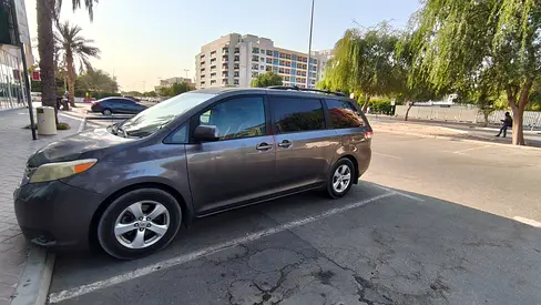 2011 Toyota Sienna LE (American Specs) family used van